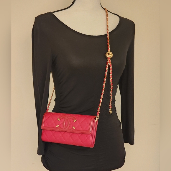 Chanel Filigree CC Flap Wallet Caviar Leather Red Gold Entrupy COA - Picture 2 of 13